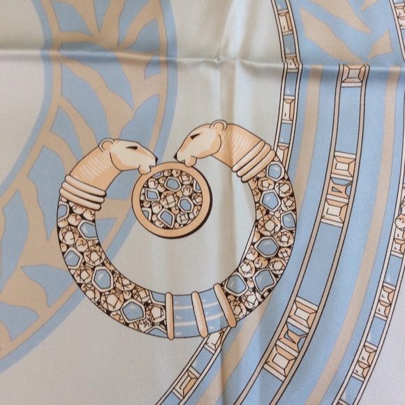 Cartier Jeweled Tiger Silk Scarf 🐅💎 - Picture 2 of 9